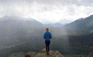 Kurtka softshell – co warto wiedzieć przed zakupem?