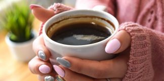 Aromatyczny, czarny napar – czyli dlaczego tak bardzo lubimy kawę?