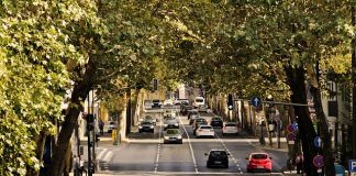 Auta dostawcze - kupno czy leasing?