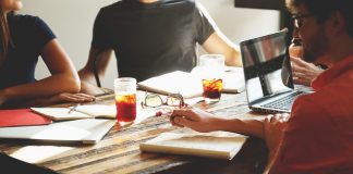 Do kogo się udać po pomoc w napisaniu CV?