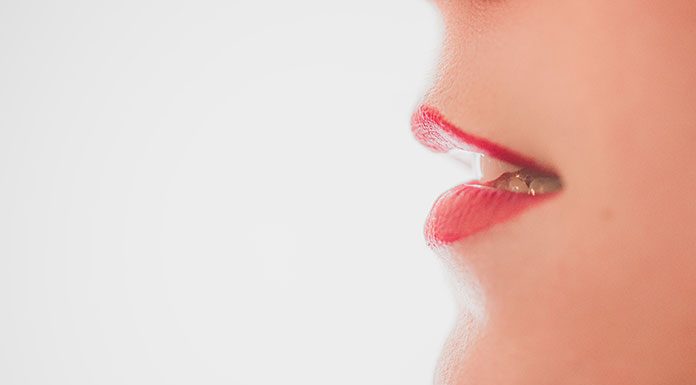Zmysłowe usta na przysłowiowe wyciągnięcie ręki