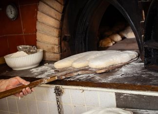 Domowe piece chlebowe — świeże pieczywo własnego wypieku