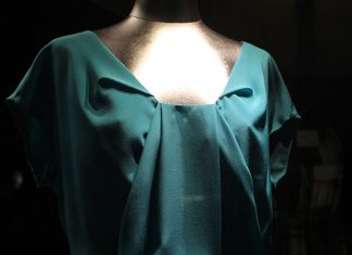 Zima to idealny czas dla fanek elegancji – jakie sukienki wybrać na zimowe imprezy? sukienki