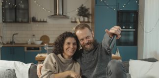 Najlepsze seriale na zimowe dni popularne seriale zimą dla par