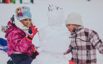 Ubrania dla dzieci na zimę – poradnik Ubrania dla dzieci na zimę