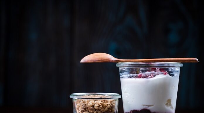 Jogurt Naturalny – Twoje Magiczne Elixir Zdrowia! naturalny jogurt