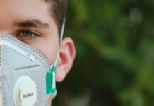 Jak działa maska spawalnicza samościemniająca?