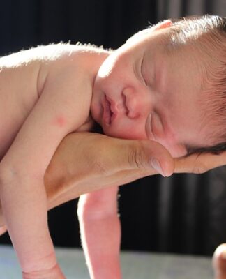 Jak można naładować telefon bez ładowarki?