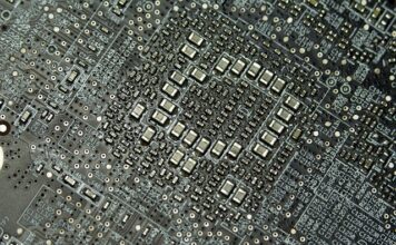 Czy można lutować plastik?