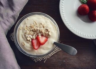 Ile waży 1 łyżka jogurtu naturalnego? Ile waży 1 łyżka jogurtu naturalnego?