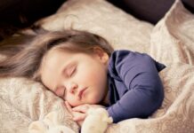Do jakiego wieku dziecko może spać w łóżeczku?