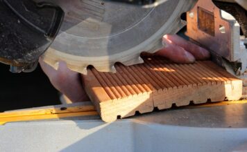 Czemu spada łańcuch z piły?