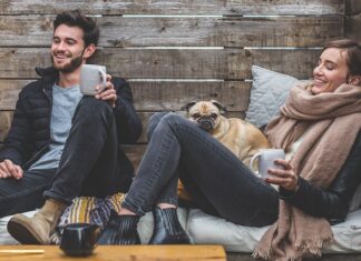 Jak zrobić samemu poduszki na meble z palet?