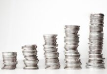 Czy metalowe łóżka skrzypią?