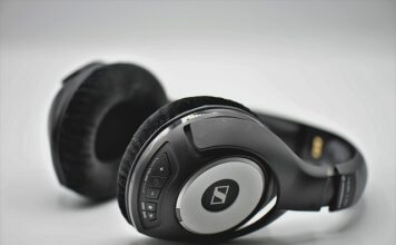 Jak włączyć słuchawki bezprzewodowe z Pepco?