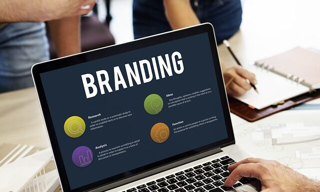 Jak zamontować markizę na balkonie?