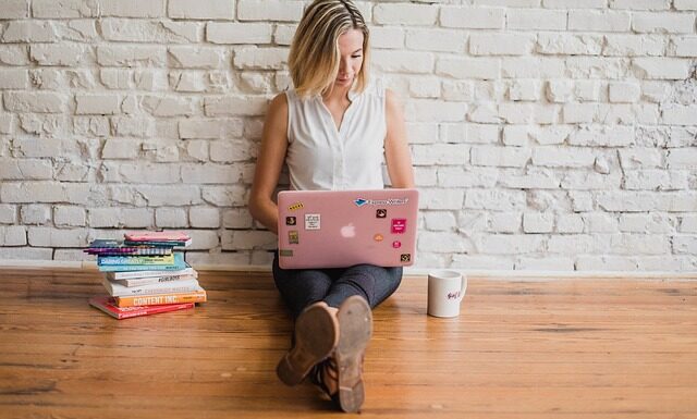 Co położyć na podłogę w korytarzu?