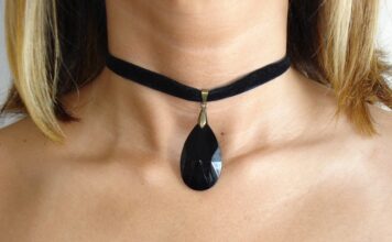 Co oznacza czarny choker?