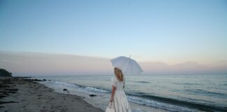 Jak ściągnąć materiał z markizy?