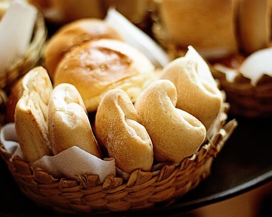 Czy można mieszać drożdże metalowa łyżka?