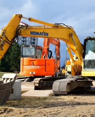 Czy pozostawienie ładowarki w gniazdku?