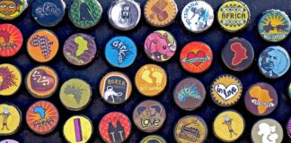 Dlaczego magnesy przyczepiają się do drzwi lodówki?