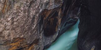 Dlaczego masa solna pęka?