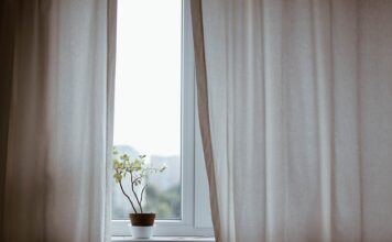 Jaki materiał na zasłony na taras?